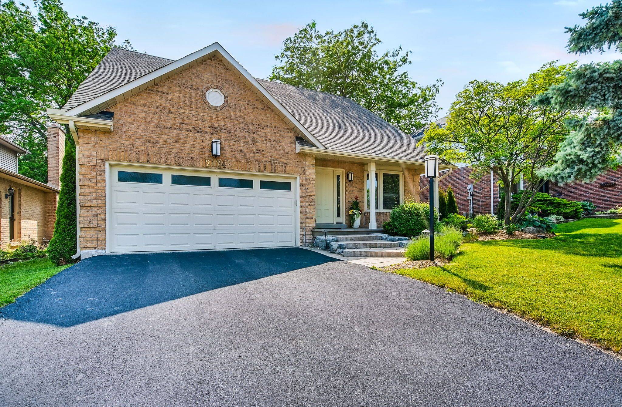 Burlington, ON L7P 4N5,2174 Bader CRES