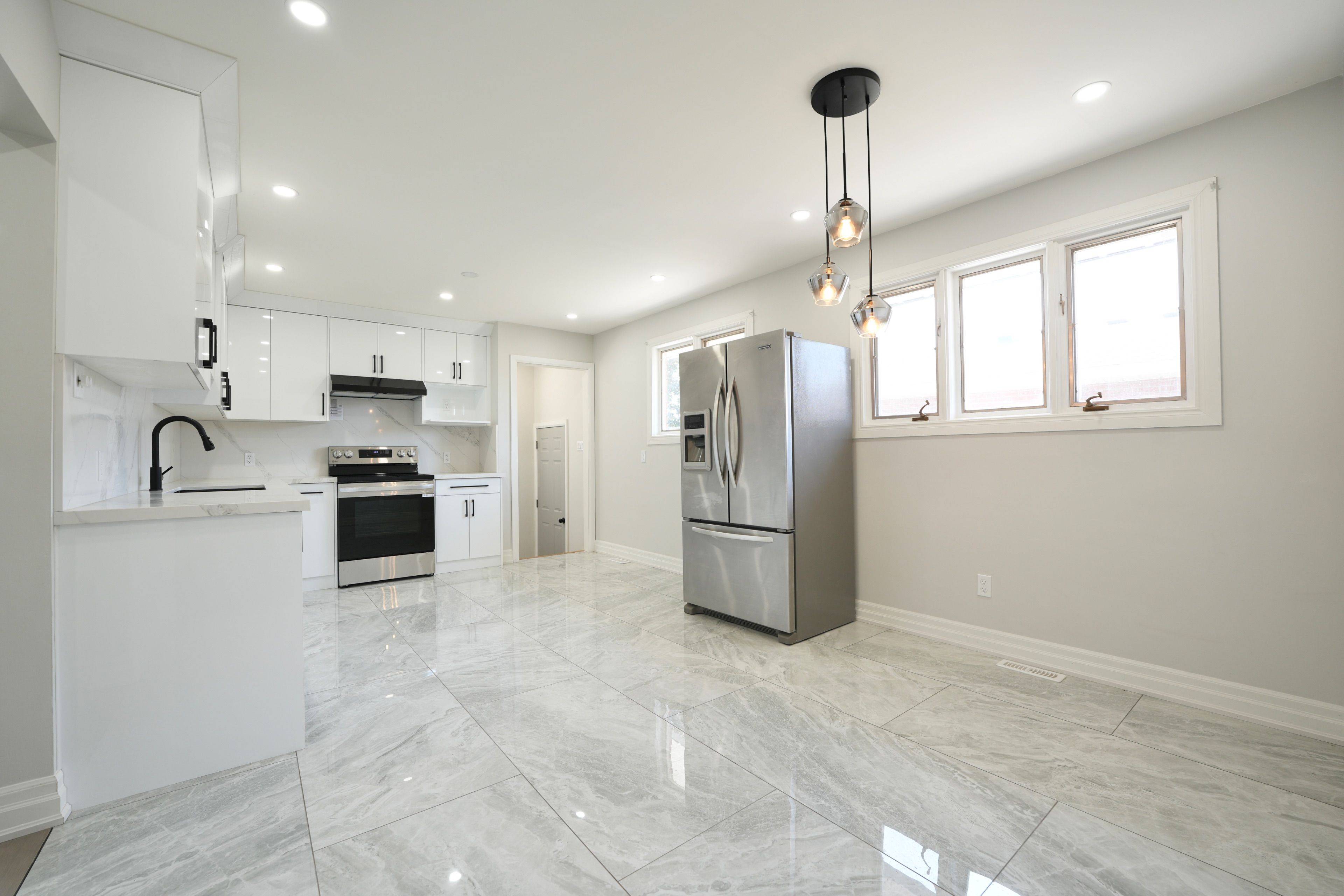 London East, ON N5V 1L3,9 Jena CRES