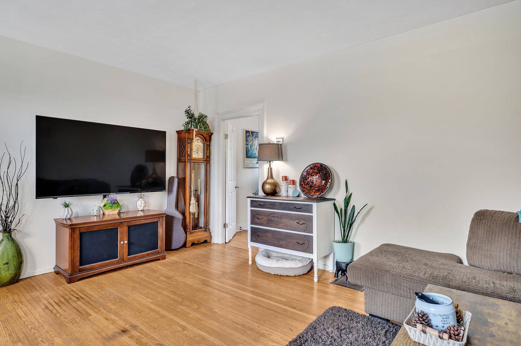 Peterborough East, ON K9H 1X2,526 Rogers ST