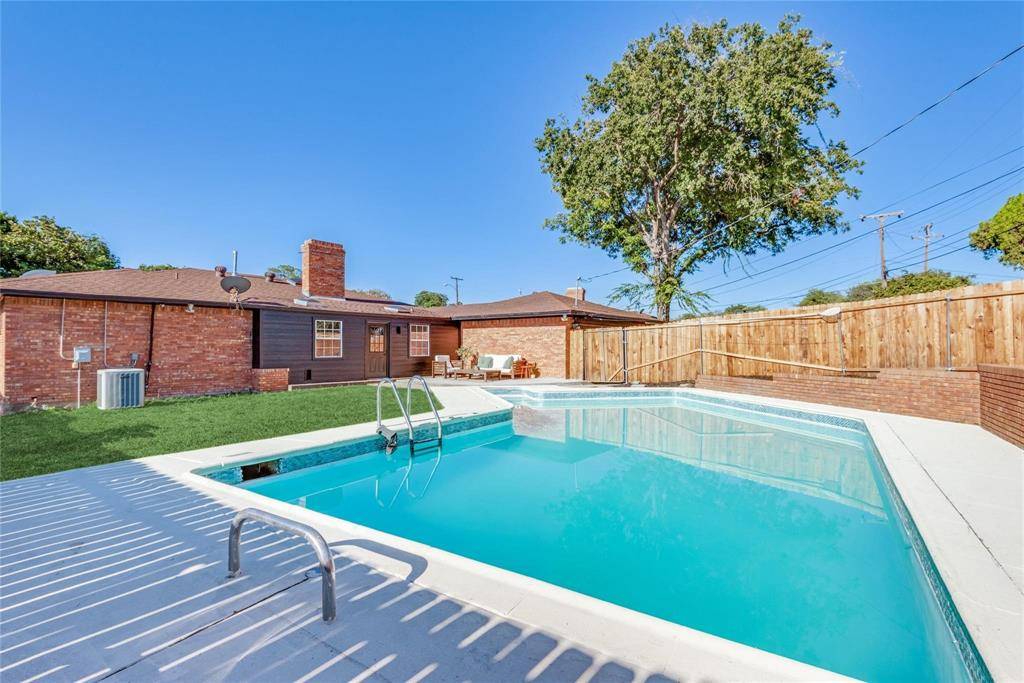 Dallas, TX 75232,4714 Crownpoint Circle