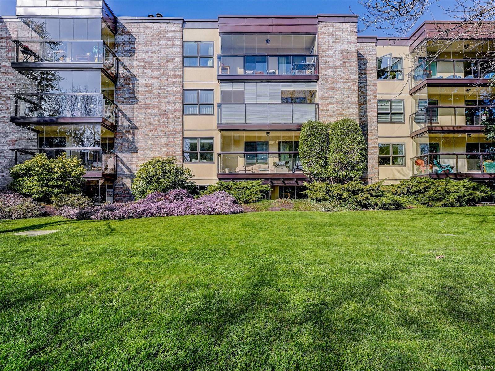 Victoria, BC V8R 6P3,1610 Jubilee Ave #105