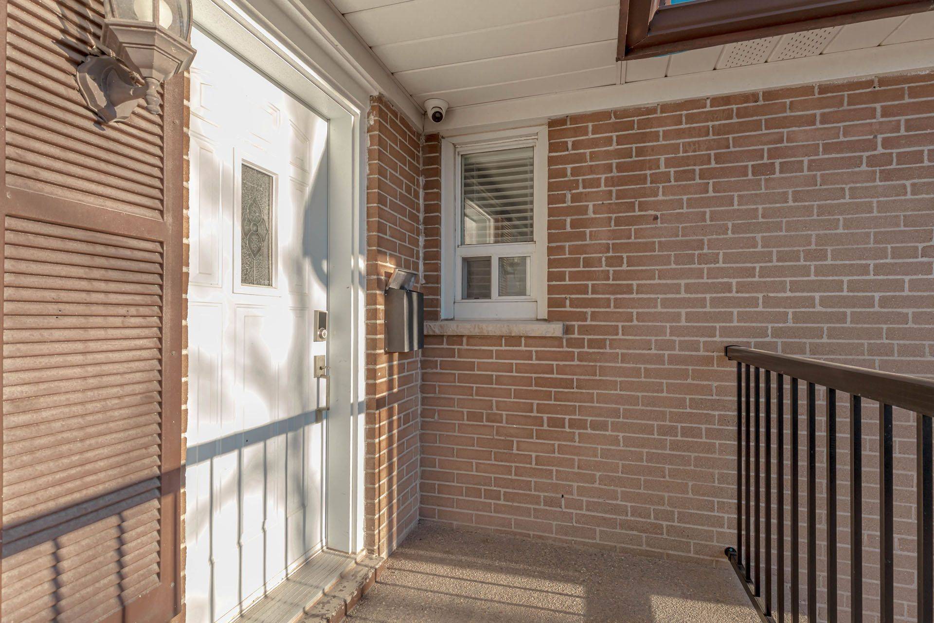 Oakville, ON L6L 2E8,2085 Bridge RD
