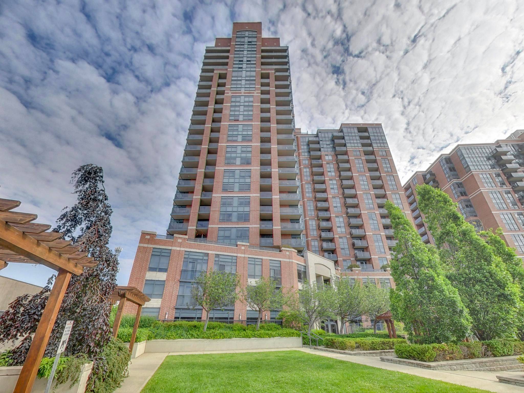 Toronto W02, ON M6P 5A1,60 Heintzman ST #640