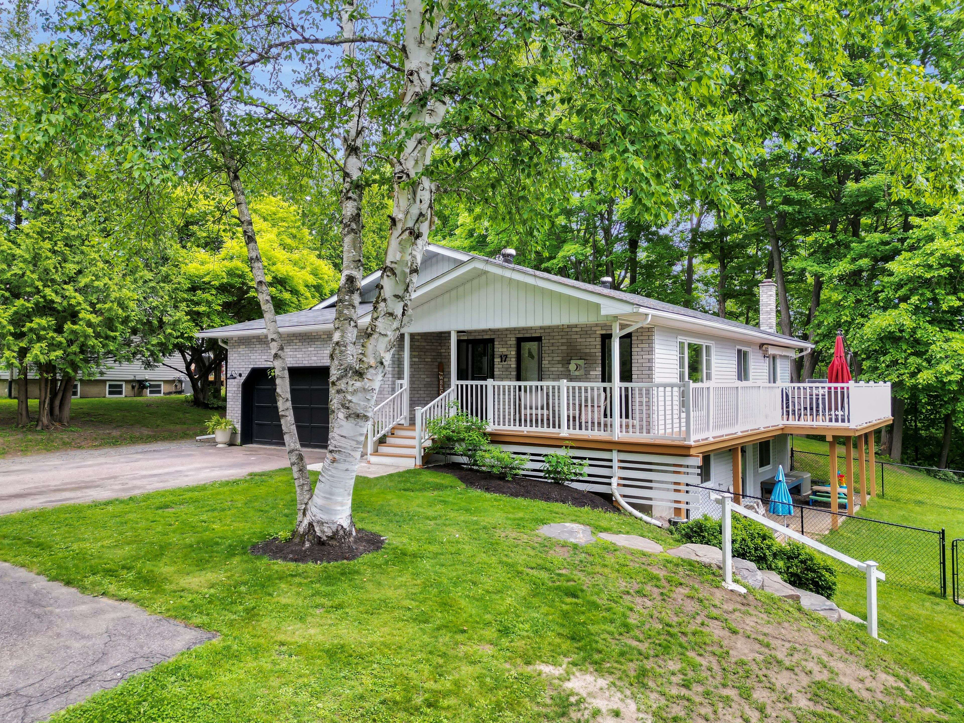 Huntsville, ON P1H 1L9,17 Winona DR