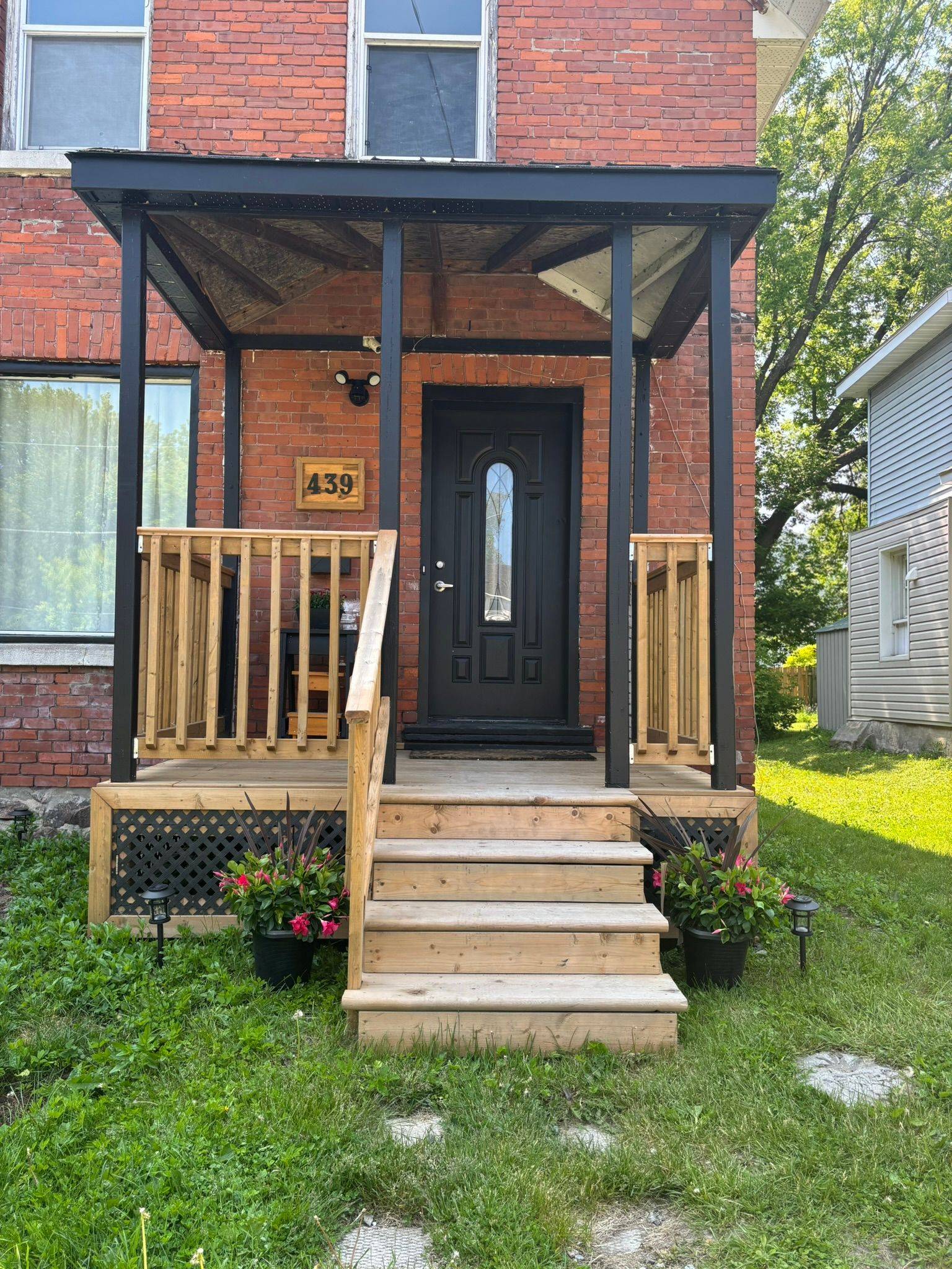 North Bay, ON P1B 1L9,439 Second AVE E