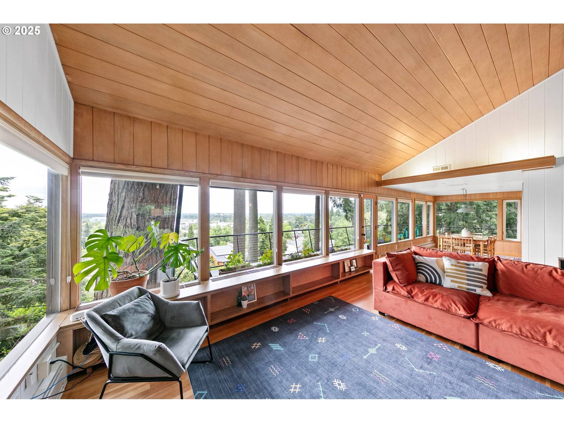 Eugene, OR 97403,275 SUNSET DR
