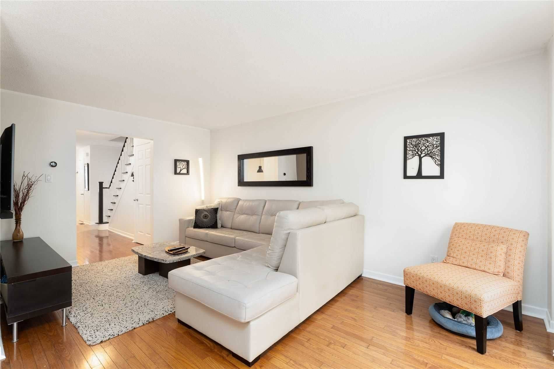 Oakville, ON L6H 5L4,1147 Avondale DR