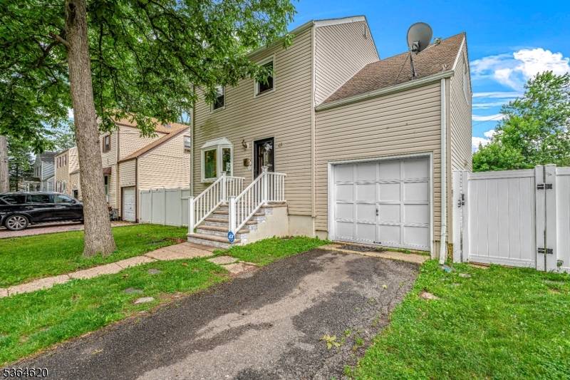 Roselle Boro, NJ 07203,457 W 4Th Ave