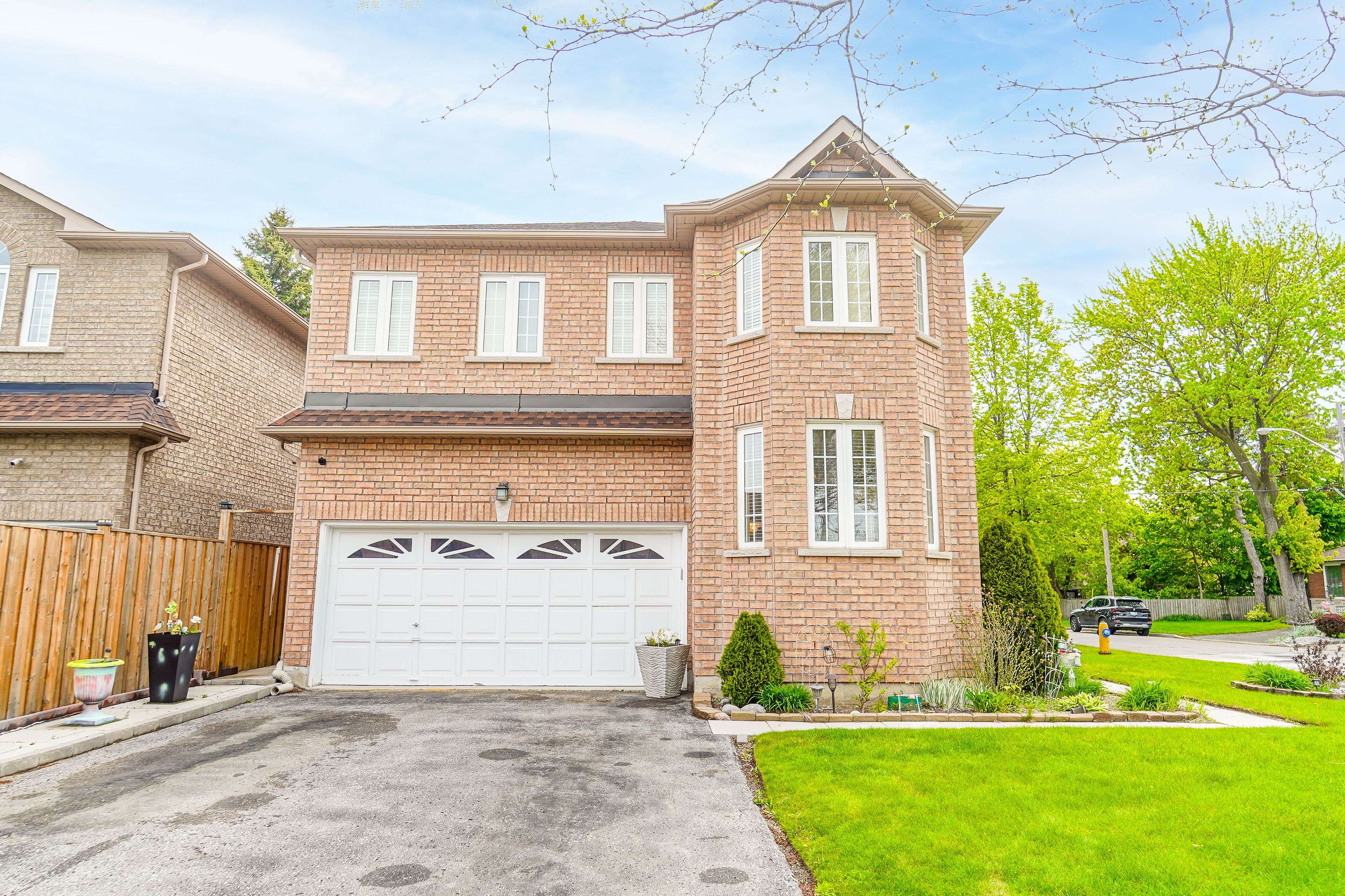 Toronto E10, ON M1E 2L8,106 Craggview DR
