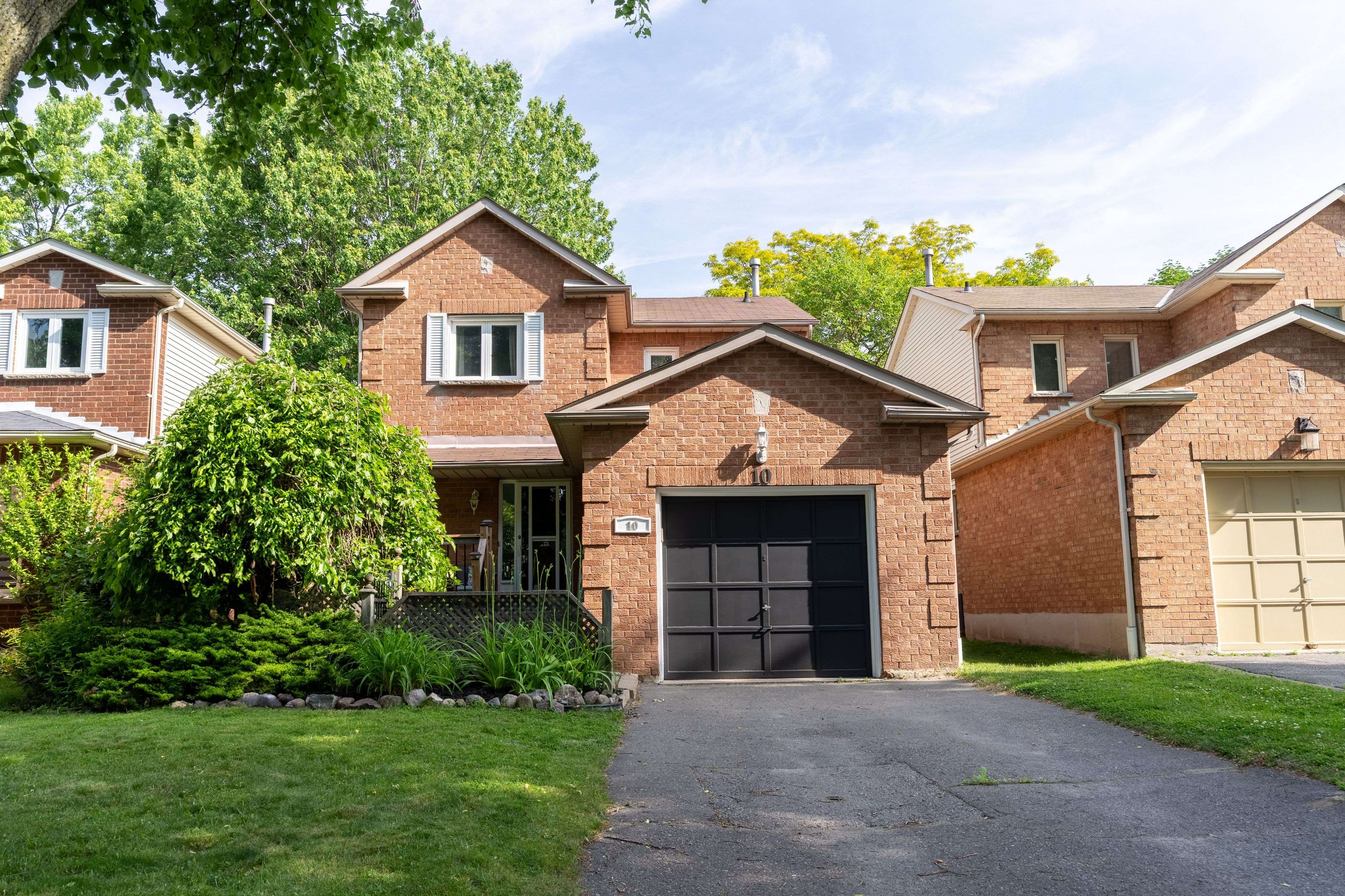 Whitby, ON L1N 8Z6,10 HOUGHTON CT