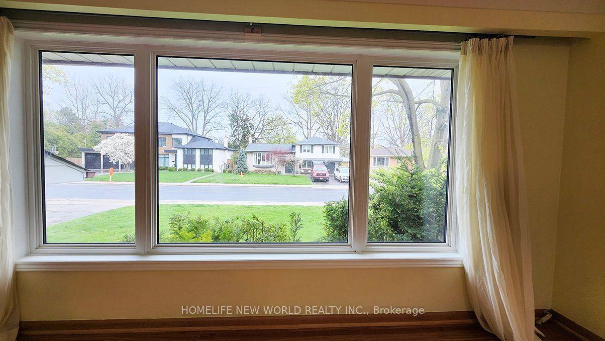 Burlington, ON L7R 1X8,2403 Redfern RD