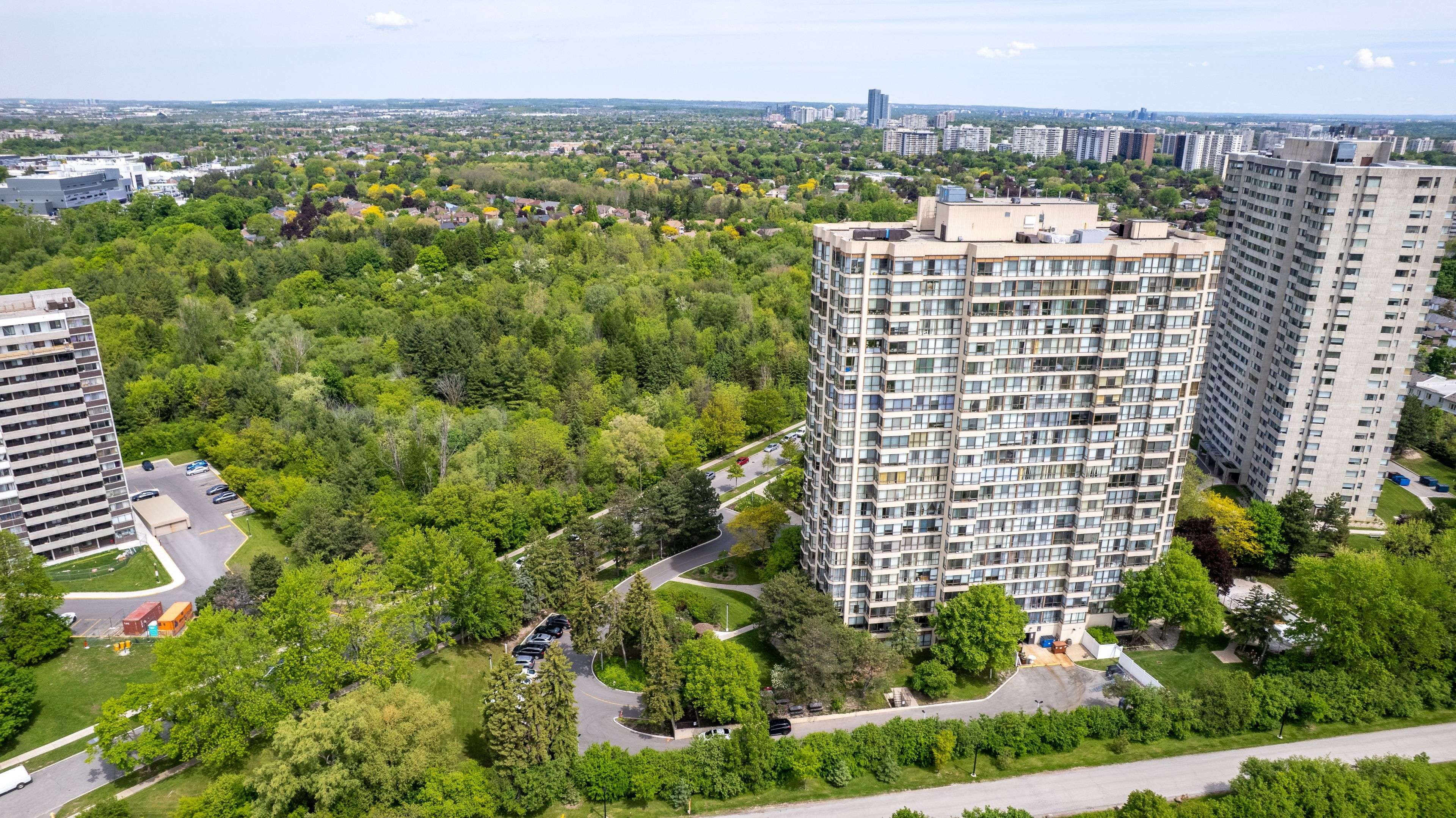 Toronto C07, ON M2R 3T1,131 Torresdale AVE S #906