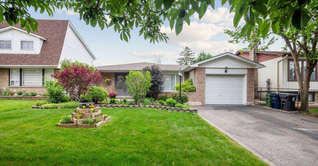 Toronto E07, ON M1V 1P9,107 White Heather BLVD