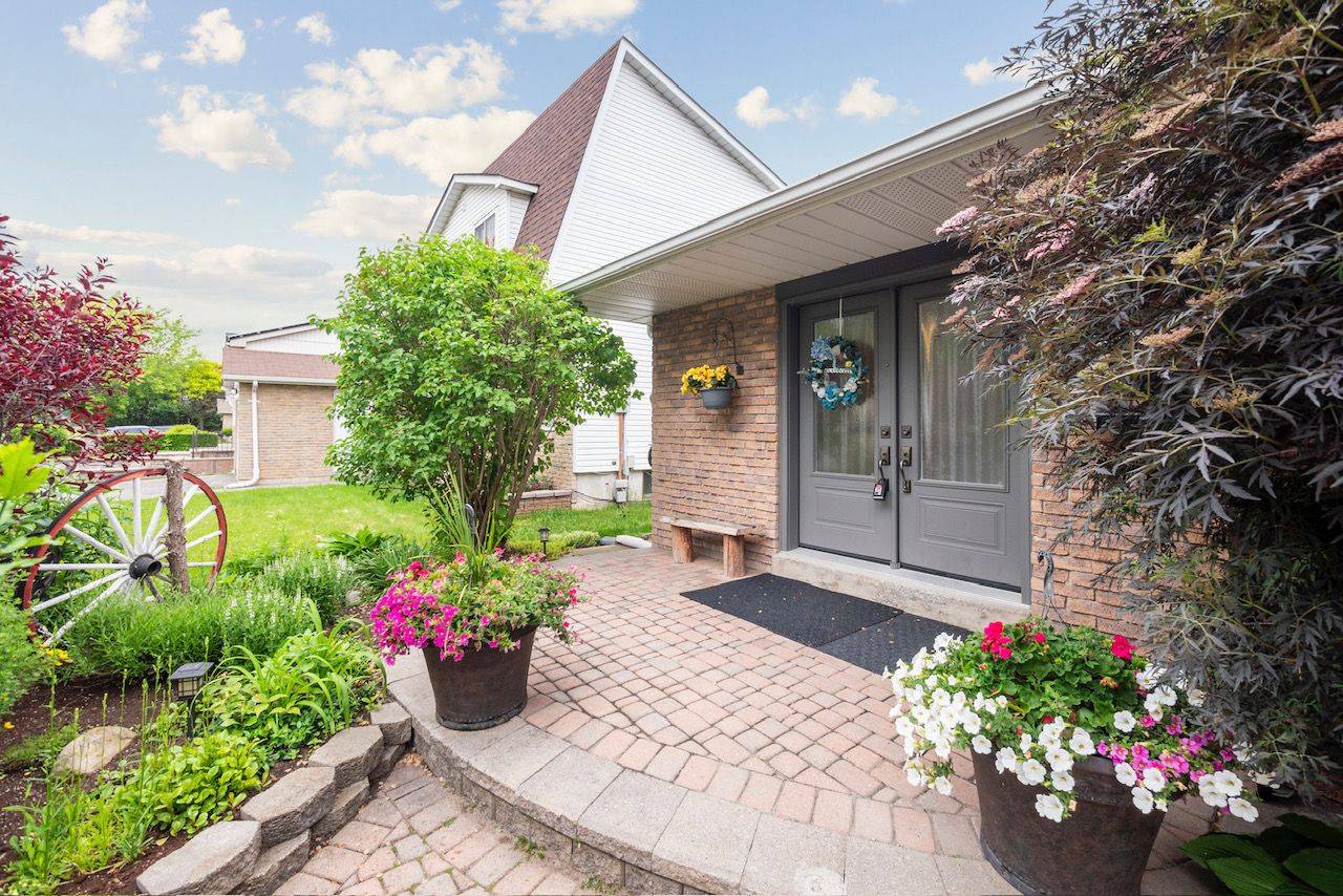 Toronto E07, ON M1V 1P9,107 White Heather BLVD