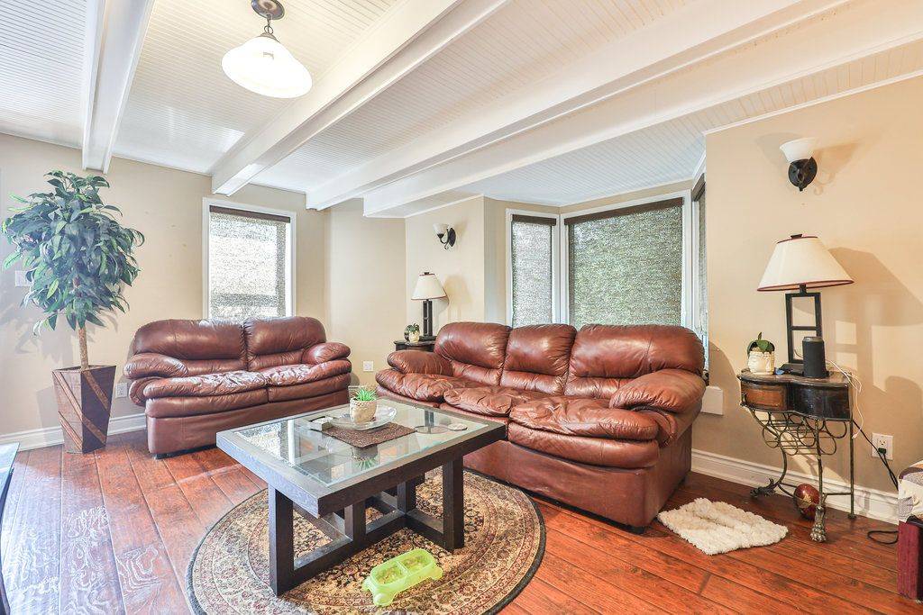 East Gwillimbury, ON L0G 1R0,20480 Leslie ST