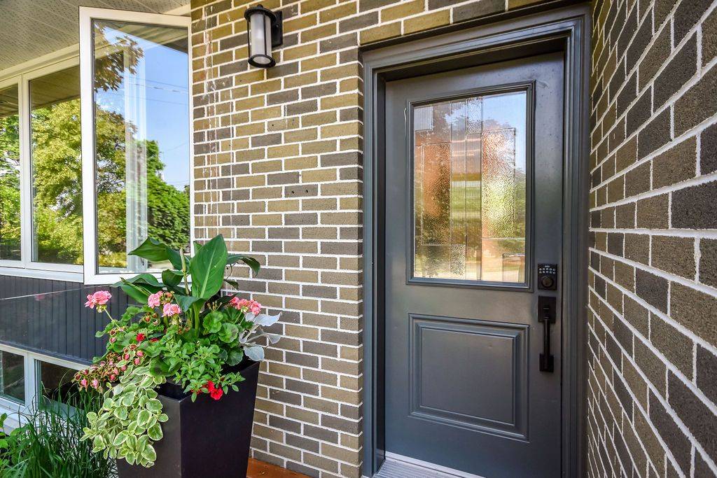 Barrie, ON L4M 2L3,58 Marion CRES