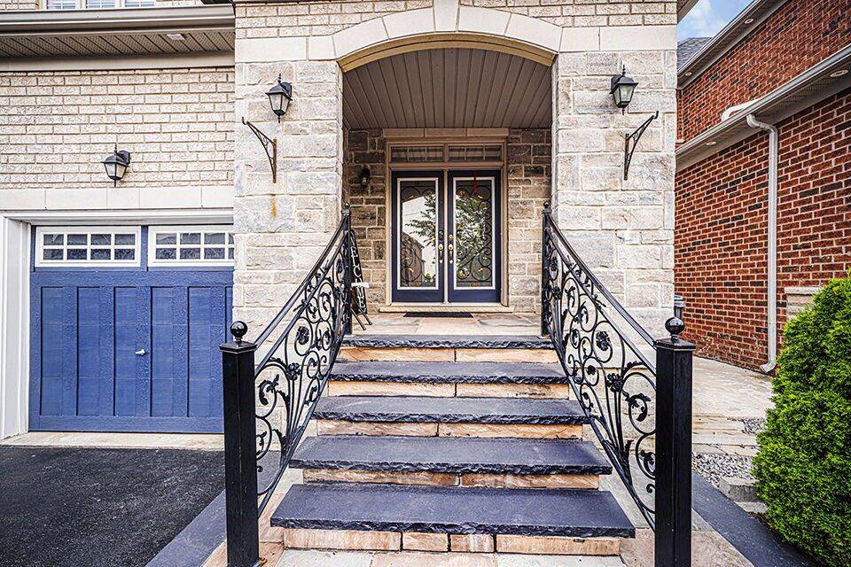 Brampton, ON L6P 1B6,21 Relton CIR