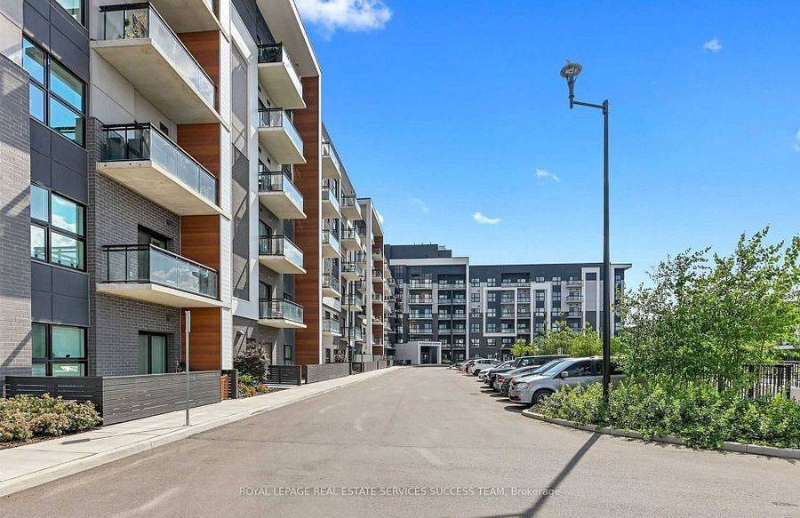 Oakville, ON L6H 0X3,128 Grovewood Common N/A #325