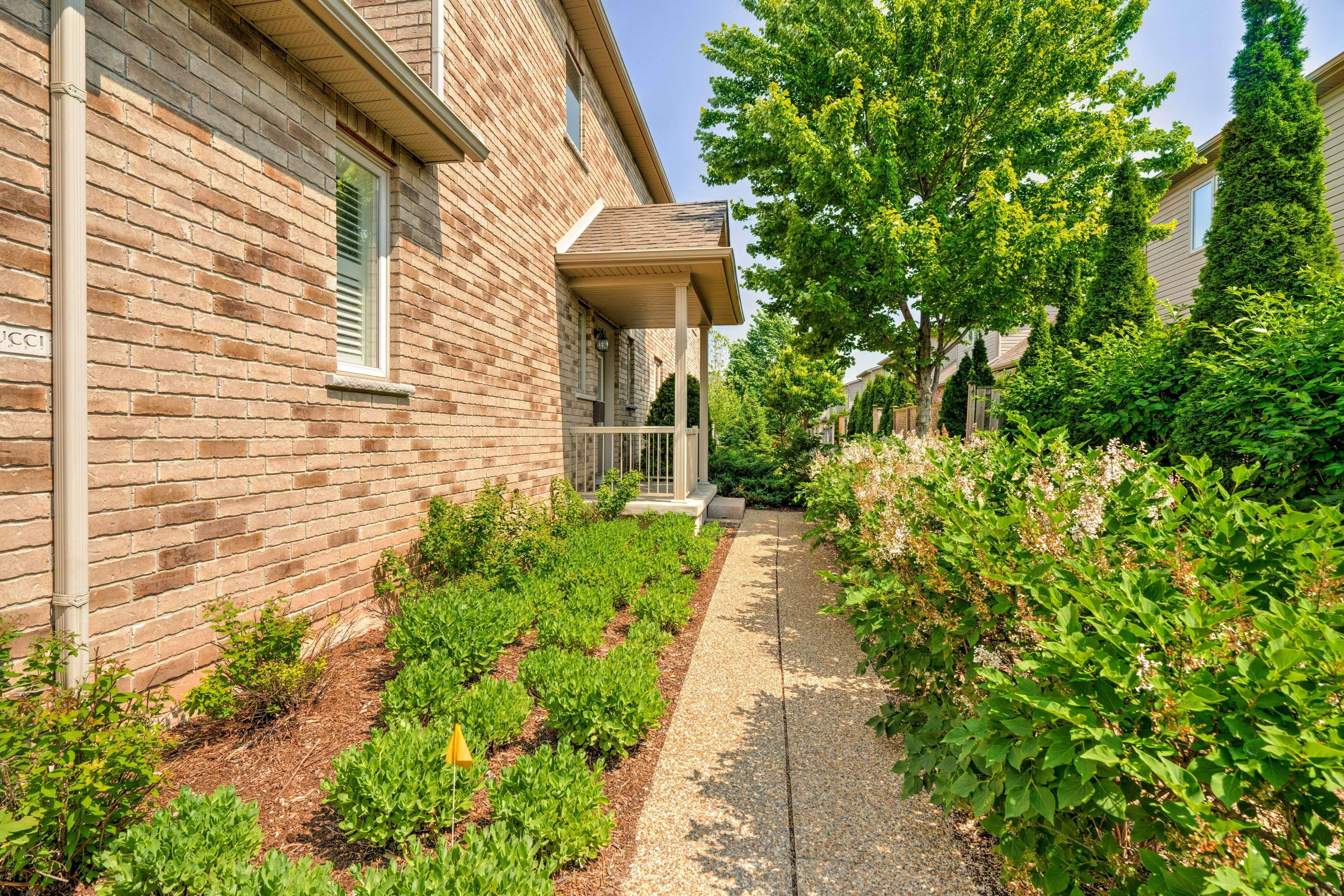 Burlington, ON L7M 0V3,2120 ITABASHI WAY #261