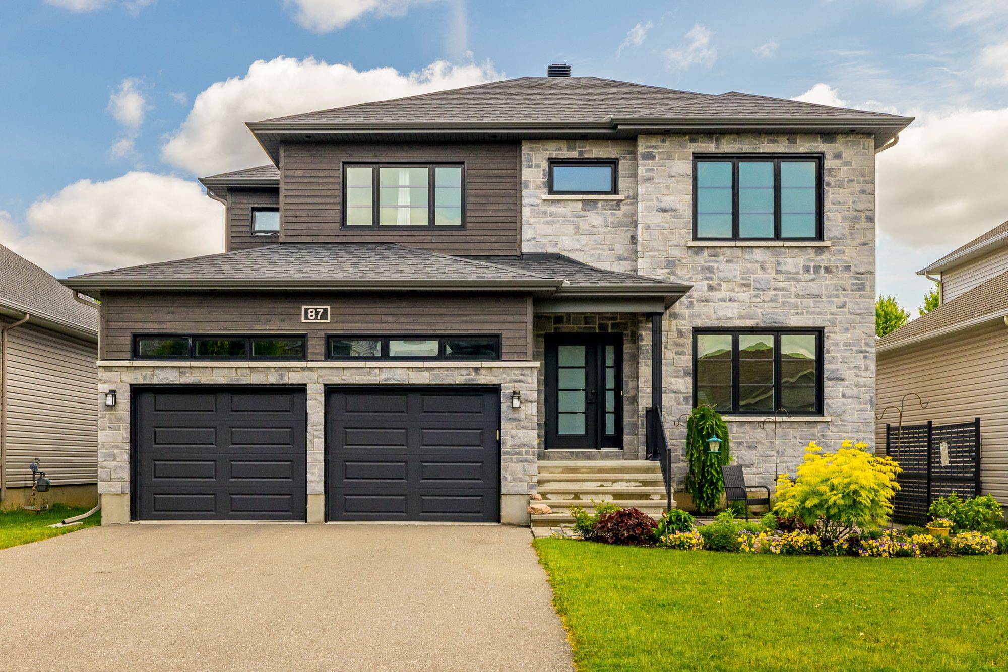 Russell, ON K4R 0B2,87 Cobblestone DR