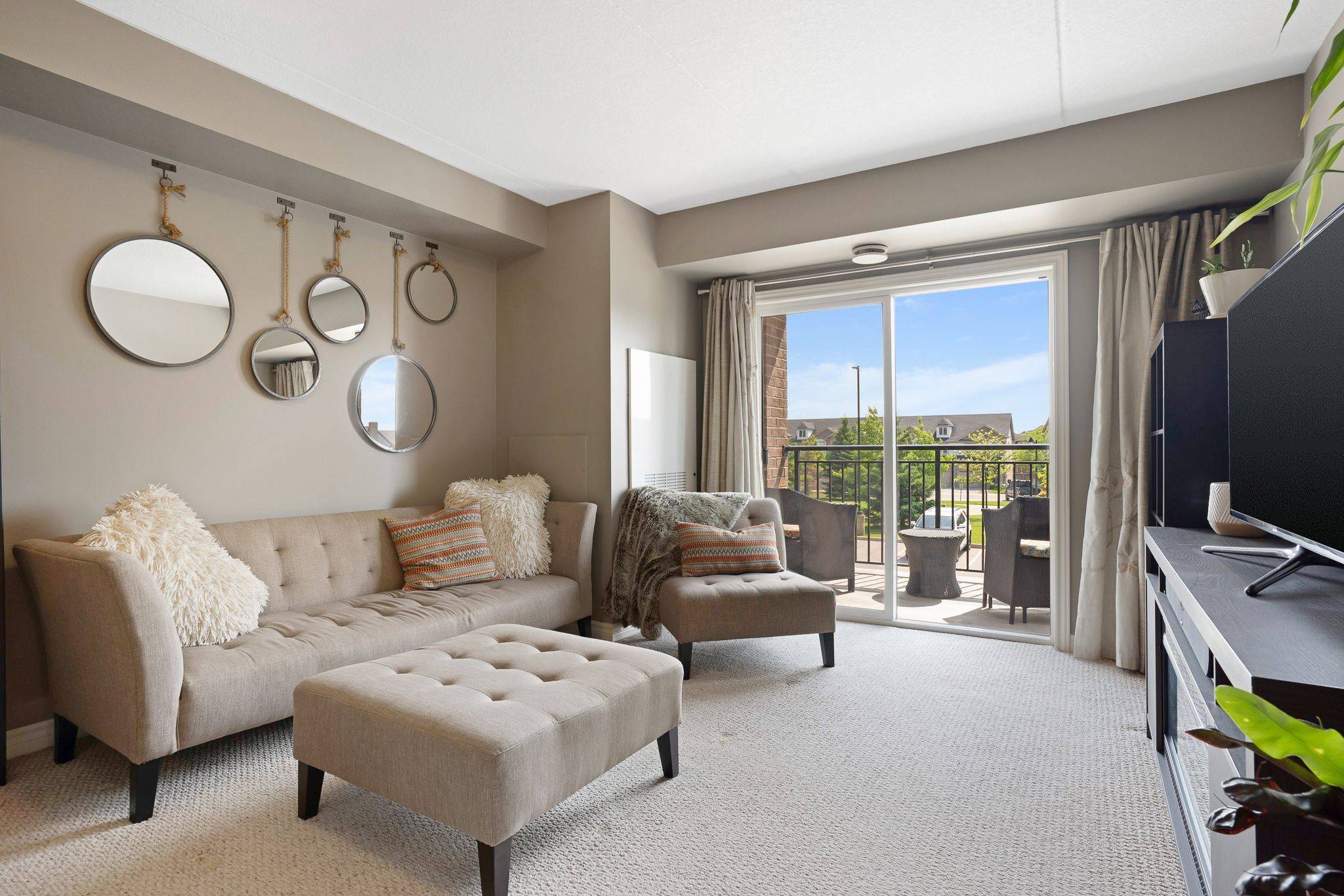 Guelph, ON N1L 0L2,45 Kingsbury SQ #214