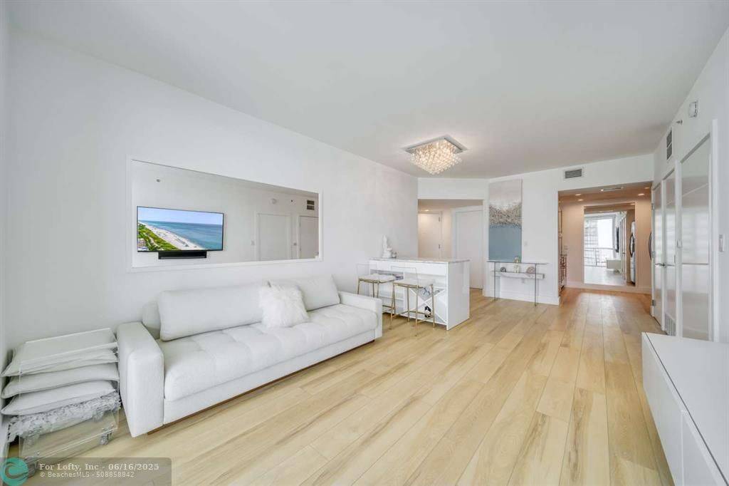 Miami Beach, FL 33141,6365 Collins Avenue #2406