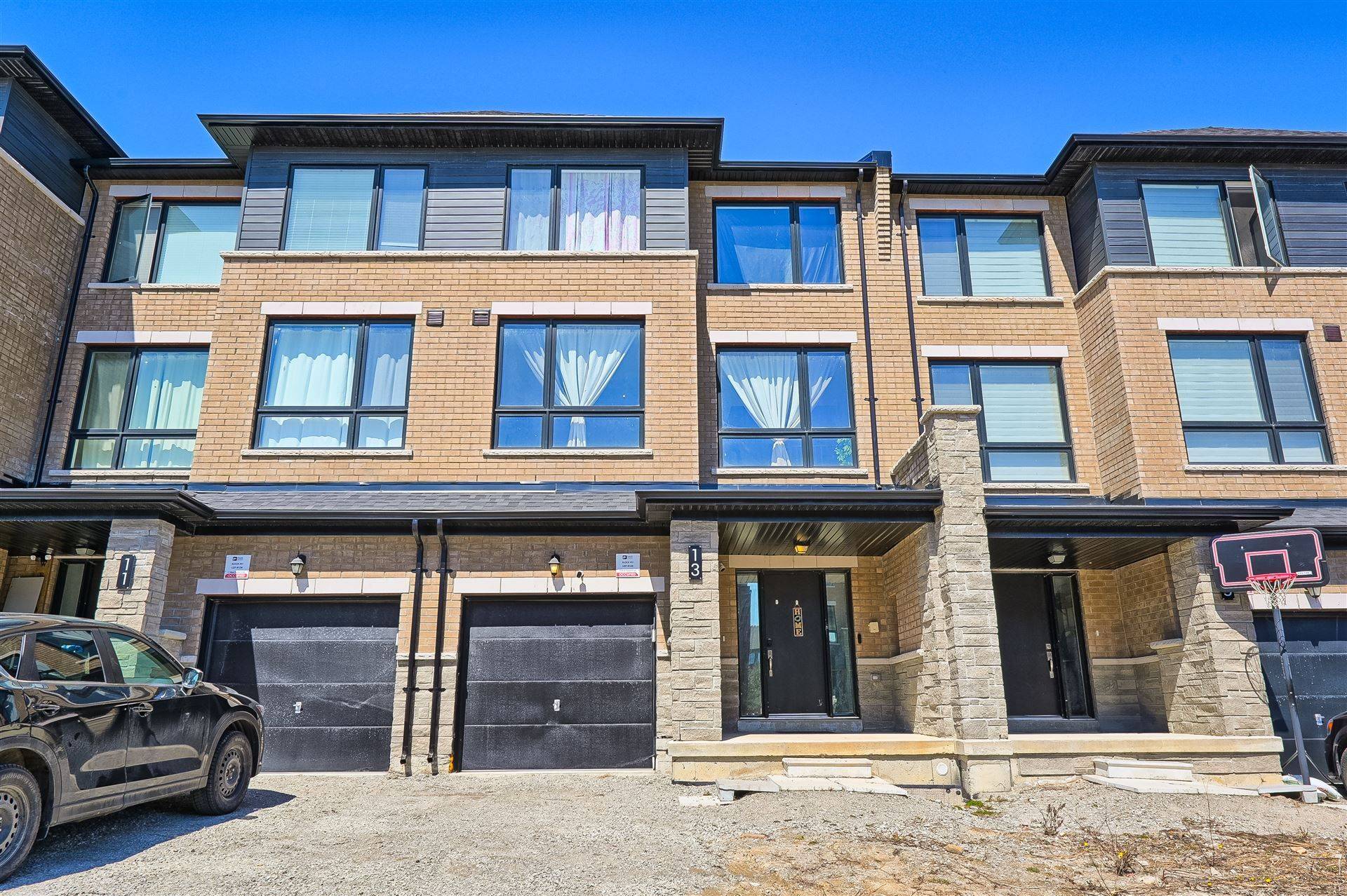 Barrie, ON L9J 0N3,13 Blue Forest CRES