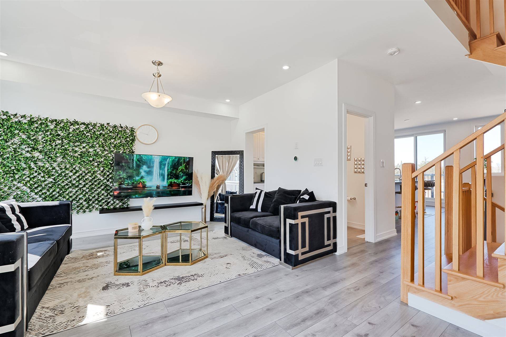 Barrie, ON L9J 0N3,13 Blue Forest CRES