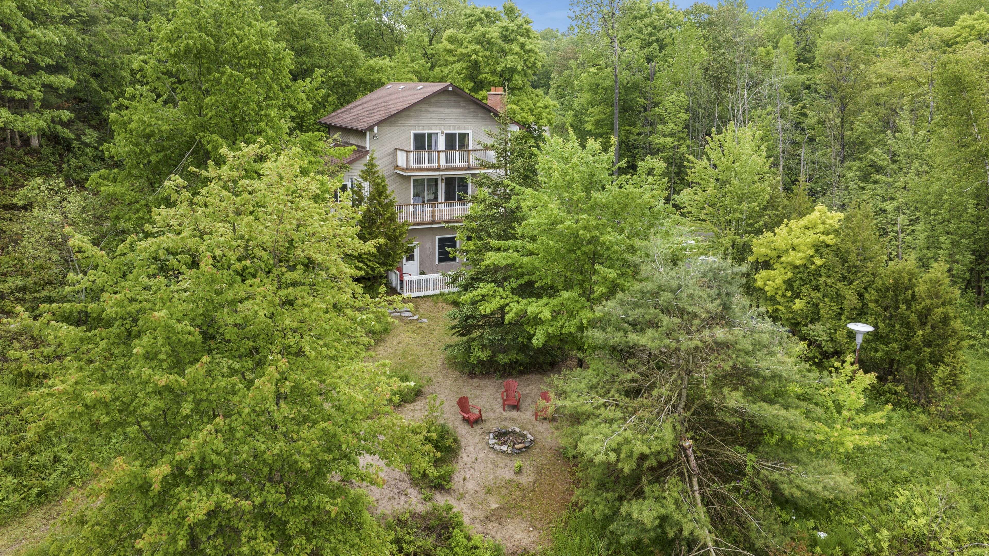 Gravenhurst, ON P1P 1R3,1325 SAM COOK RD