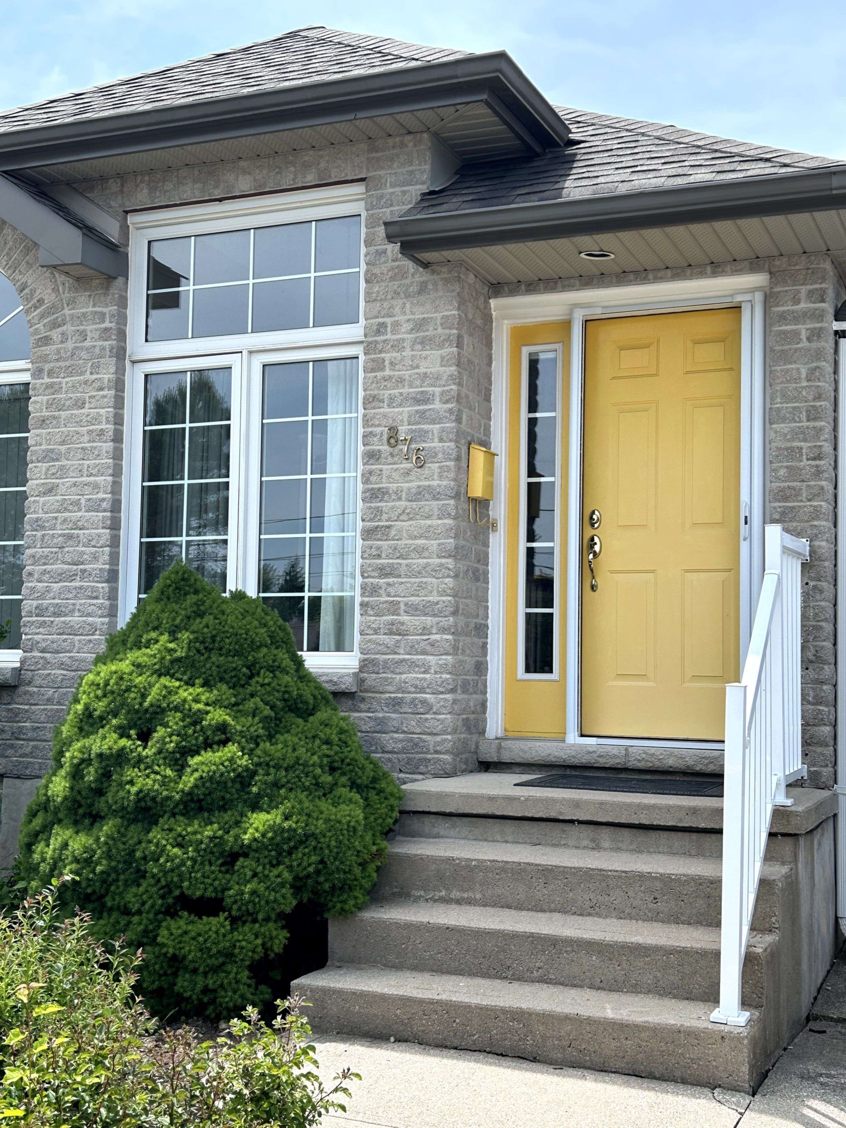 Owen Sound, ON N4K 3E7,876 9th A AVE E