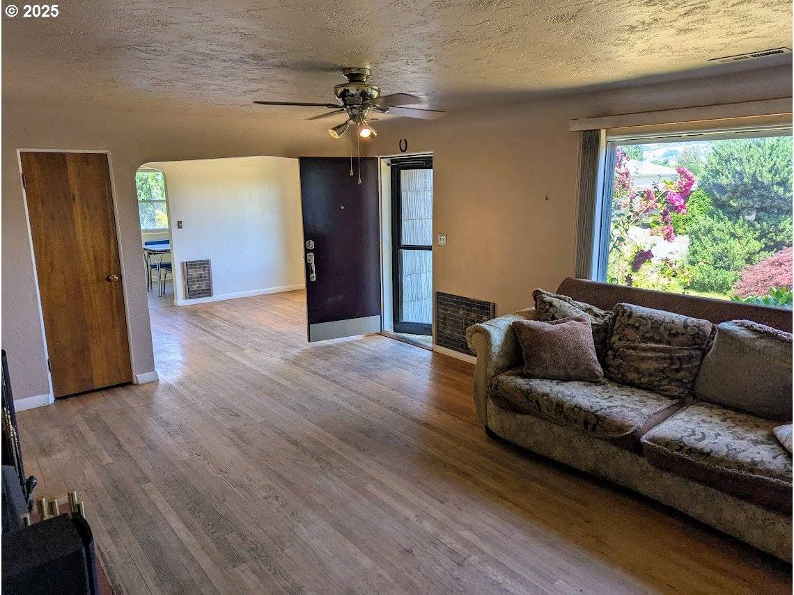 Roseburg, OR 97471,1891 LINNELL AVE