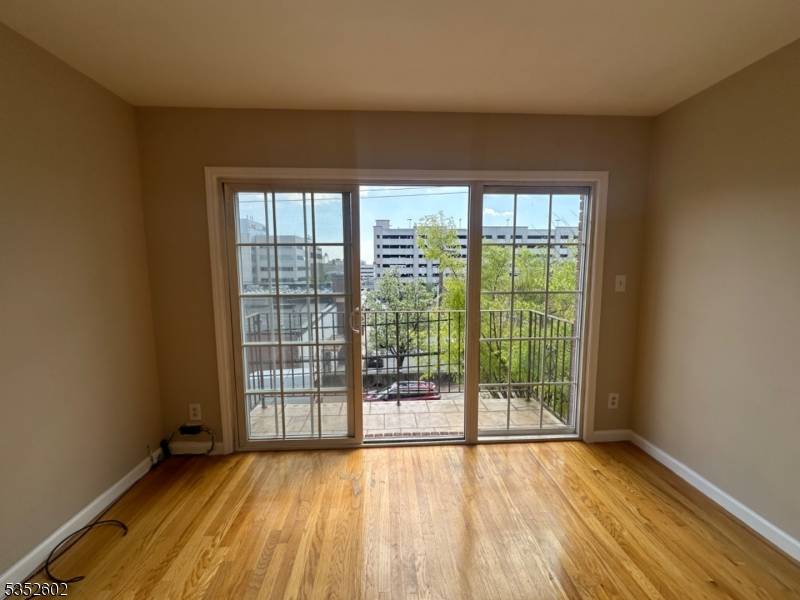 Newark City, NJ 07103,163 Camden St #2