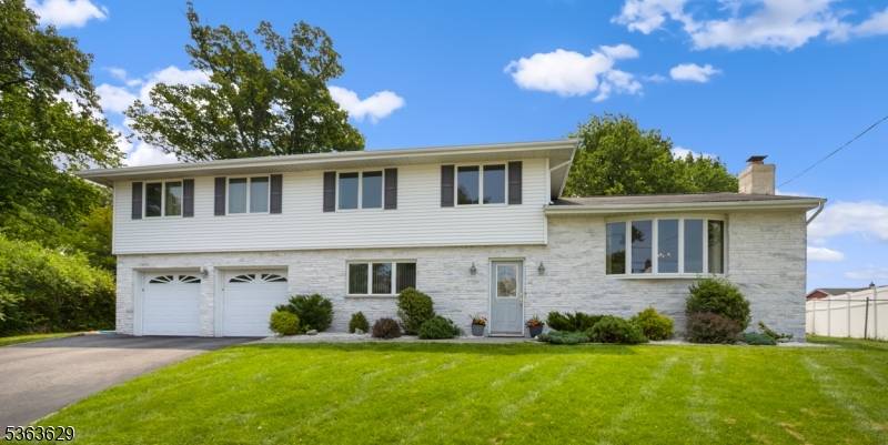 Totowa Boro, NJ 07512,16 Craig Ct