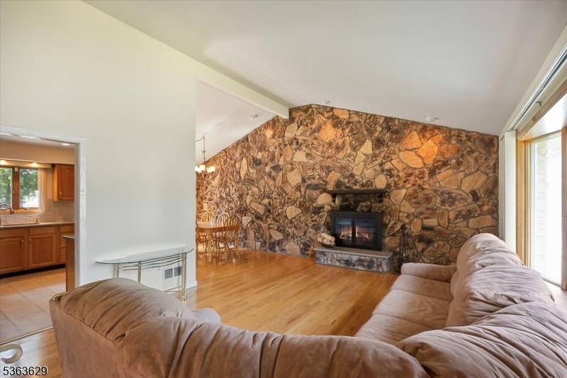 Totowa Boro, NJ 07512,16 Craig Ct