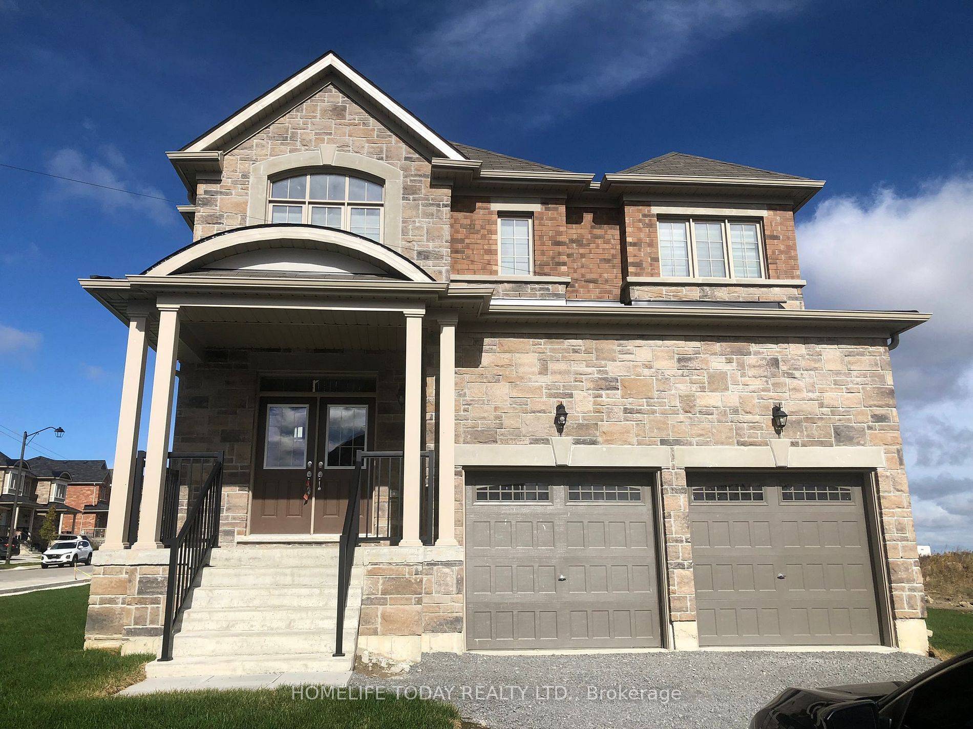 East Gwillimbury, ON L0G 1M0,2 Pem Sud CRES #Main