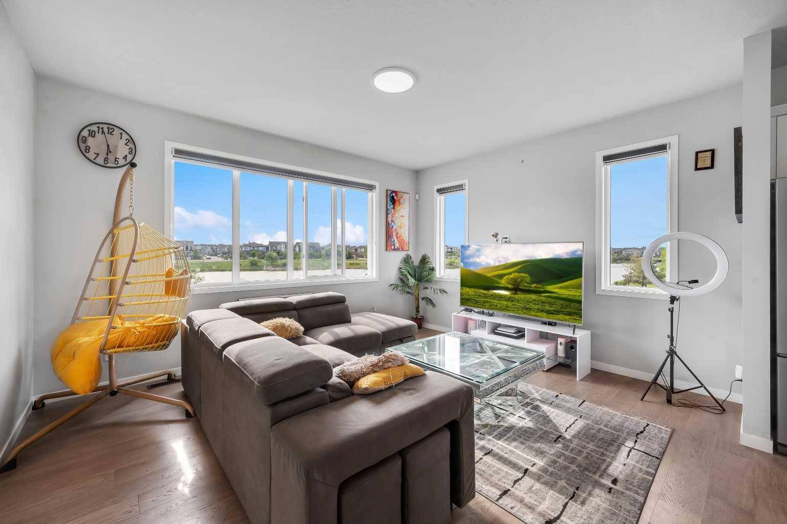 Airdrie, AB T4B 5K9,1422 Midtown Link SW