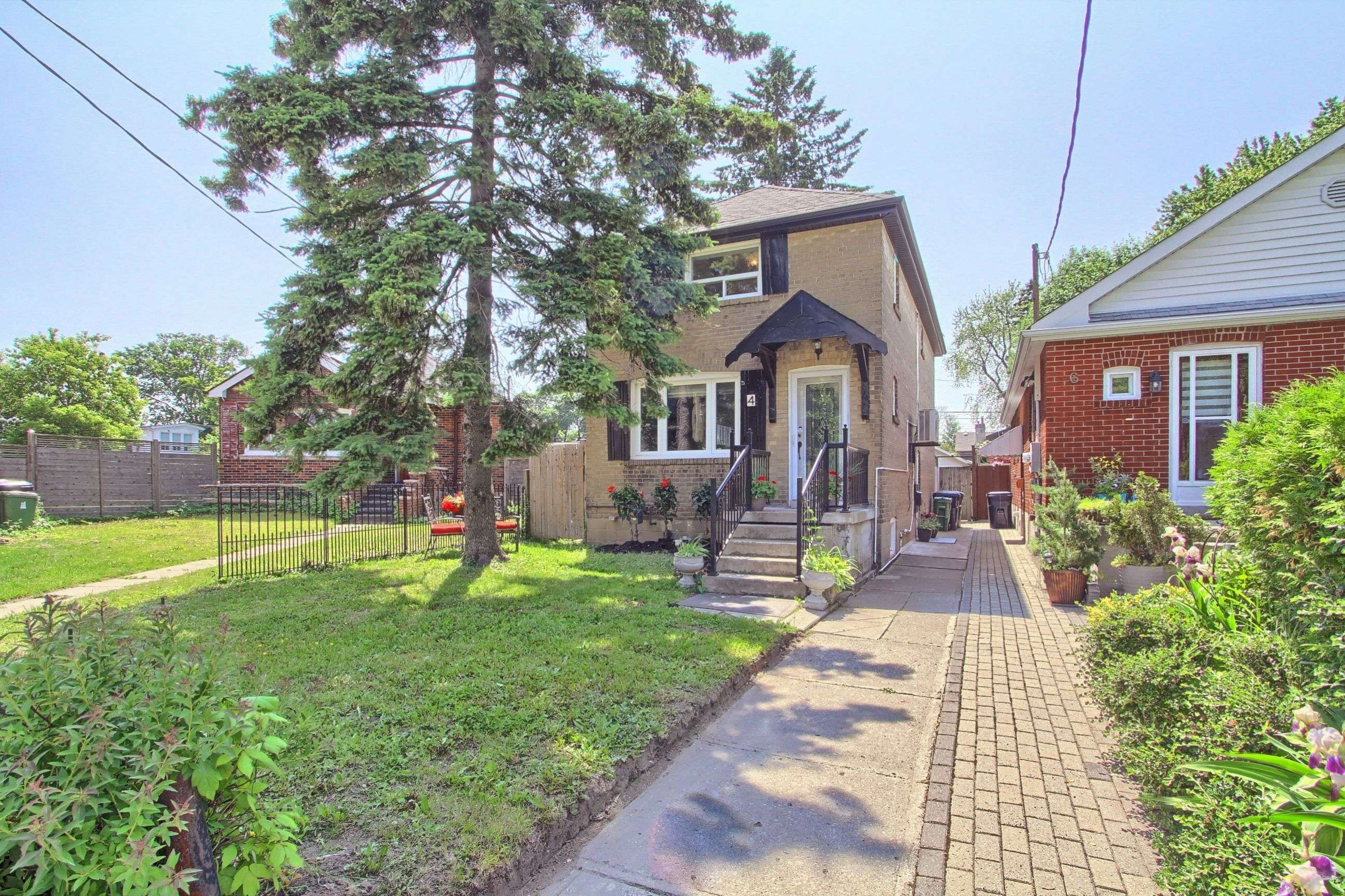 Toronto E03, ON M4C 5G8,4 Bryant AVE