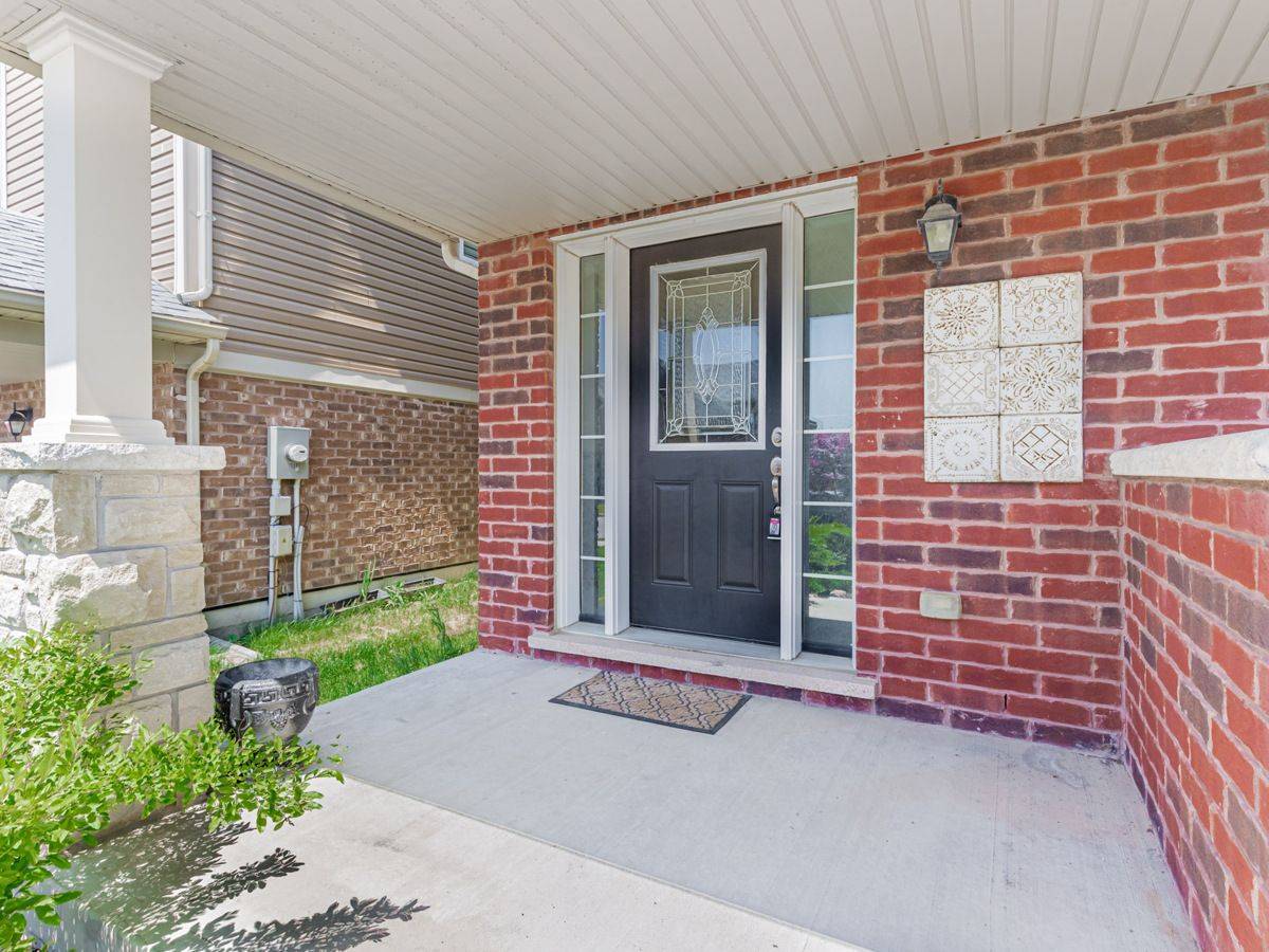 Oshawa, ON L1L 0E7,39 Great Gabe CRES