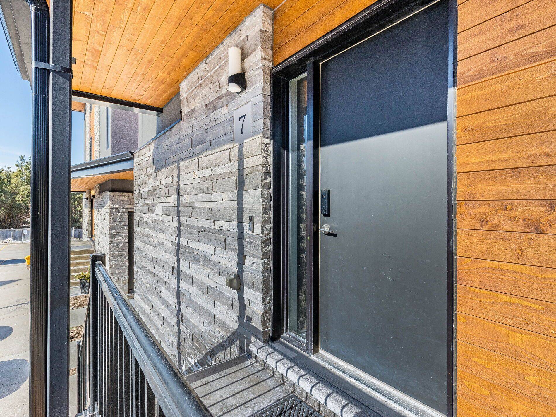 Guelph, ON N1G 5E7,32 ARKELL RD #7