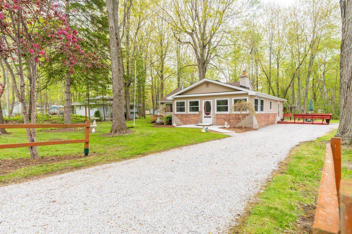 Lambton Shores, ON N0N 1J1,6085 DANBEA LN