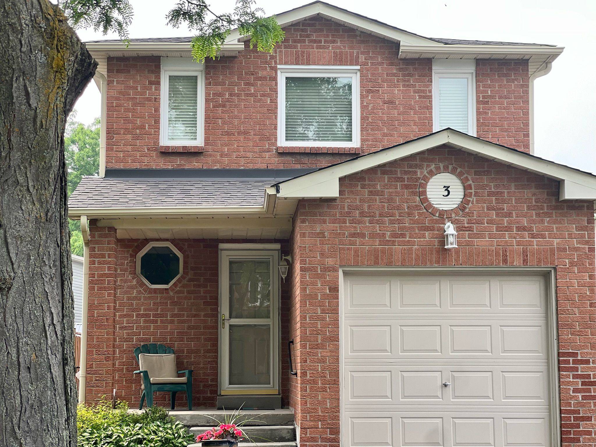Brampton, ON L6Z 2C1,3 Oleander CRES