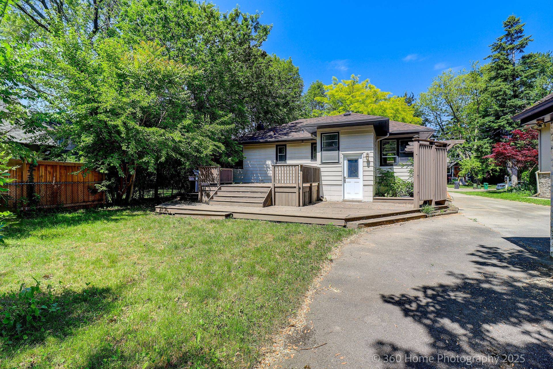 Mississauga, ON L5G 3Z9,1618 Trotwood AVE
