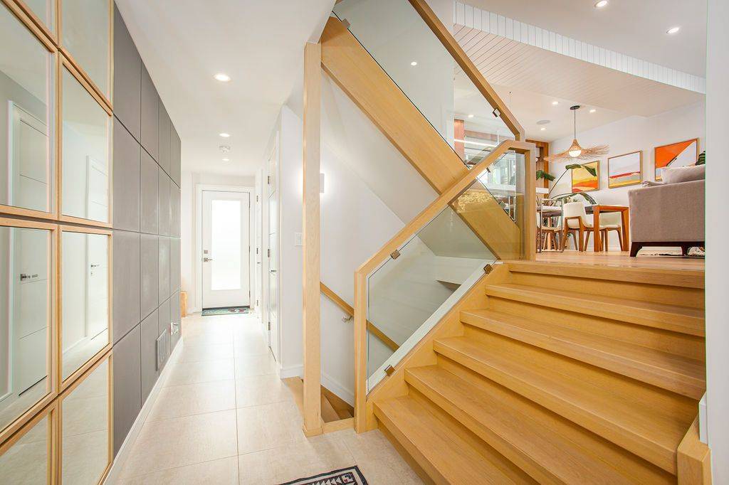 Oakville, ON L6K 2B1,230 Elmwood RD