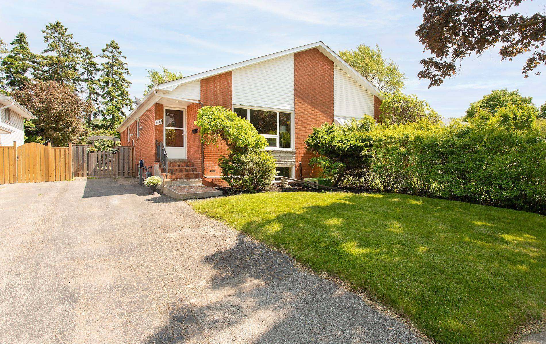 Mississauga, ON L4Y 2M1,1142 Sylvania DR