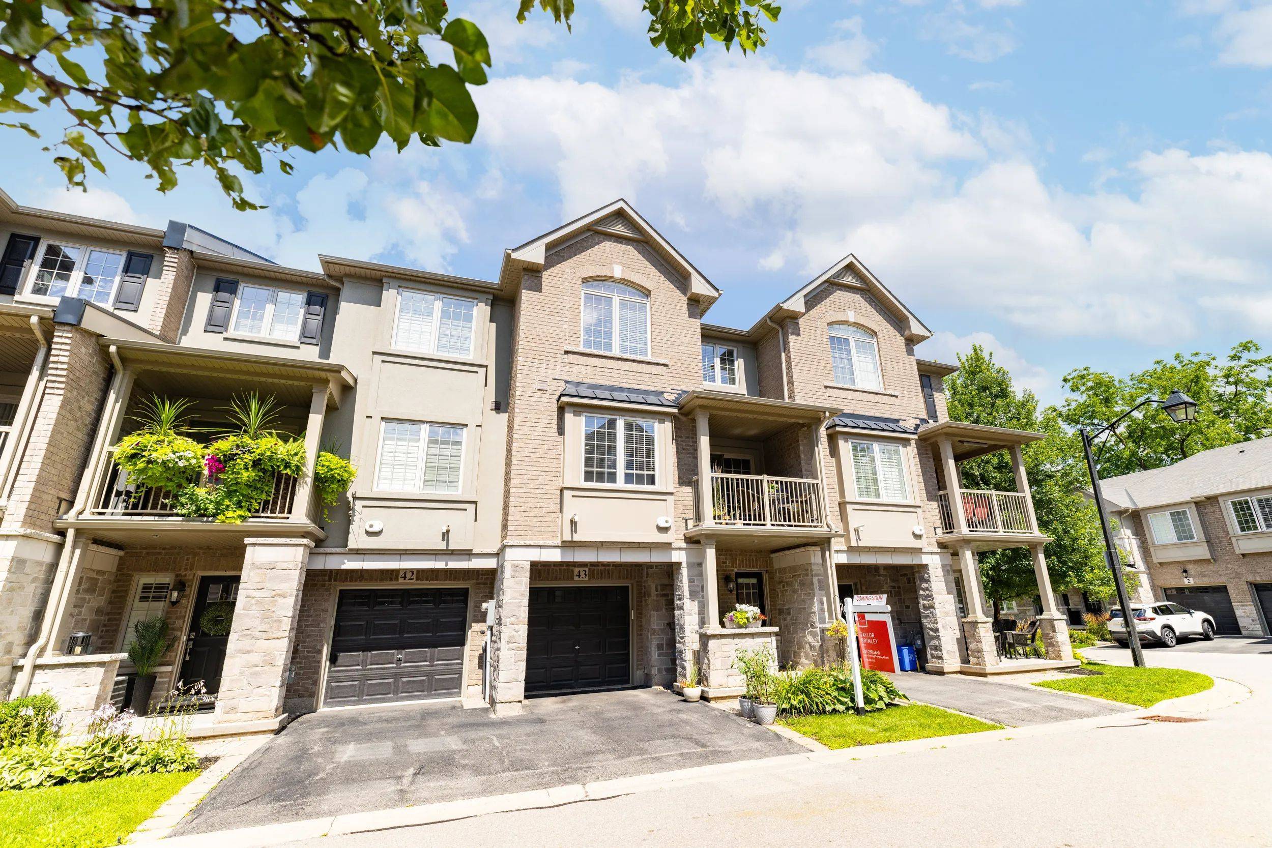 Burlington, ON L7R 0E1,2086 Ghent AVE #43