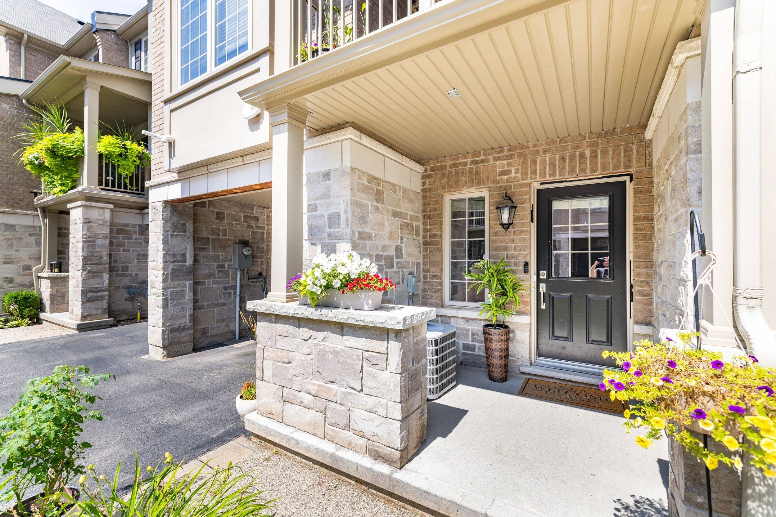 Burlington, ON L7R 0E1,2086 Ghent AVE #43