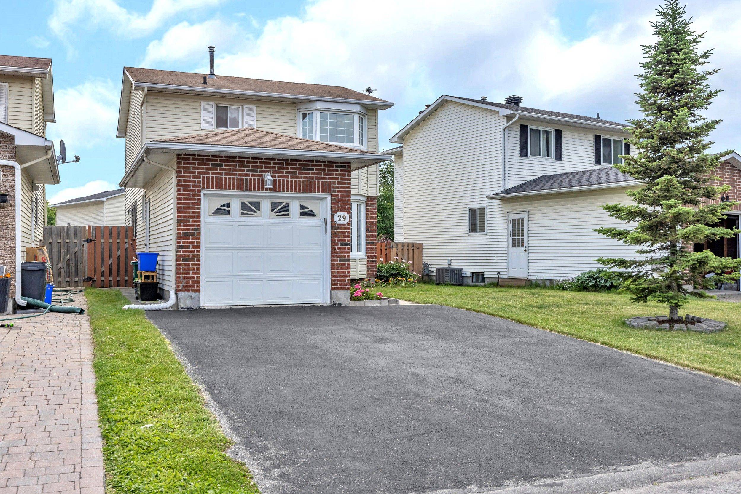 Kanata, ON K2L 2T5,29 Gowrie DR