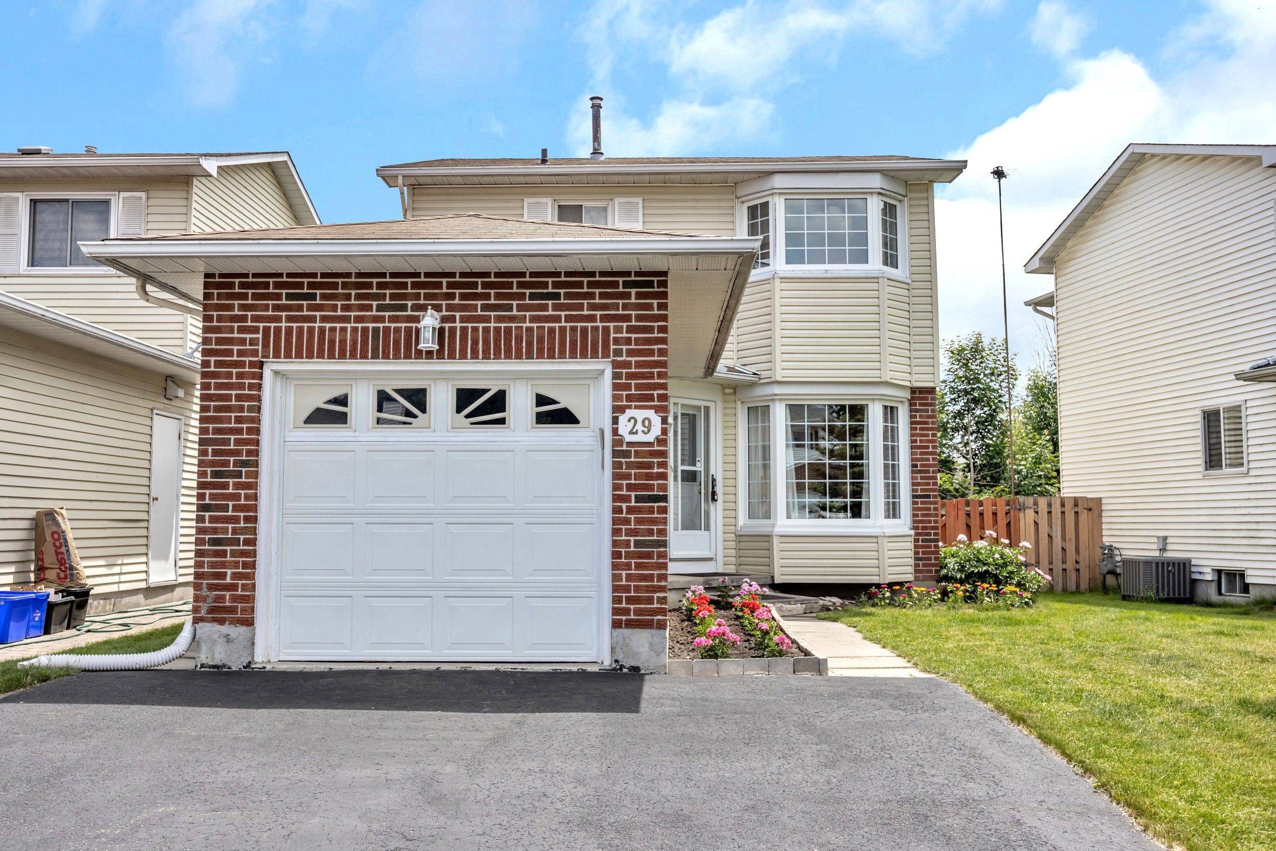 Kanata, ON K2L 2T5,29 Gowrie DR