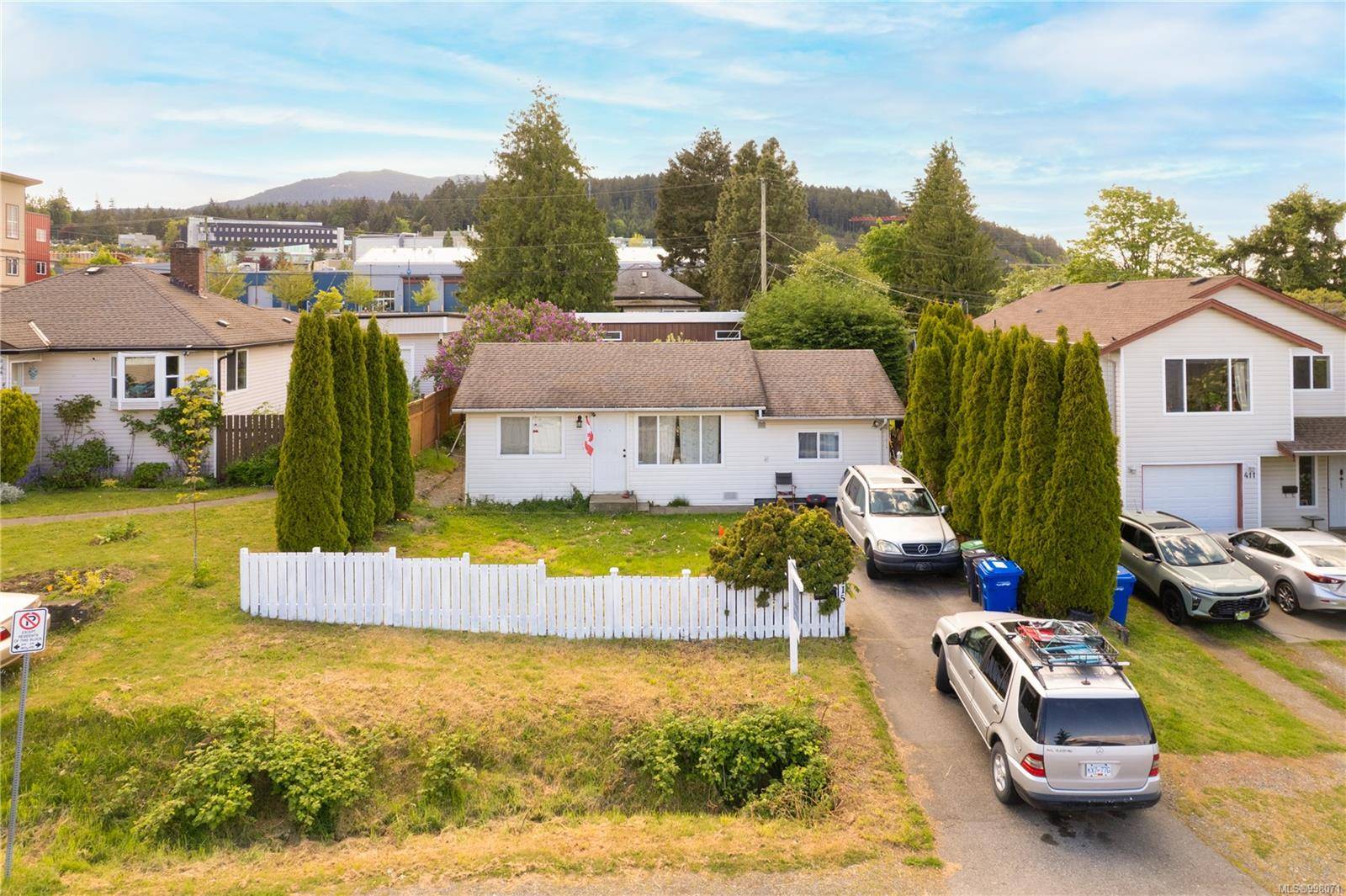 Nanaimo, BC V9R 3M2,415 Hillcrest Ave