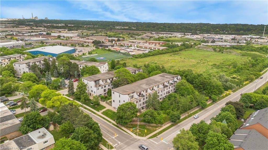 Oakville, ON L6H 2P3,1016 Falgarwood DR #42
